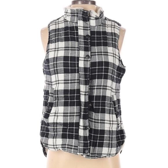 Small True Craft black and white Buffalo plaid vest with shearling lining - Picture 1 of 2
